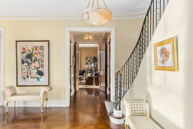 Bild für Artikel mit dem Titel Werfen Sie einen Blick in das 13 Millionen Dollar teure Penthouse von Scarlett Johansson und Colin Jost
