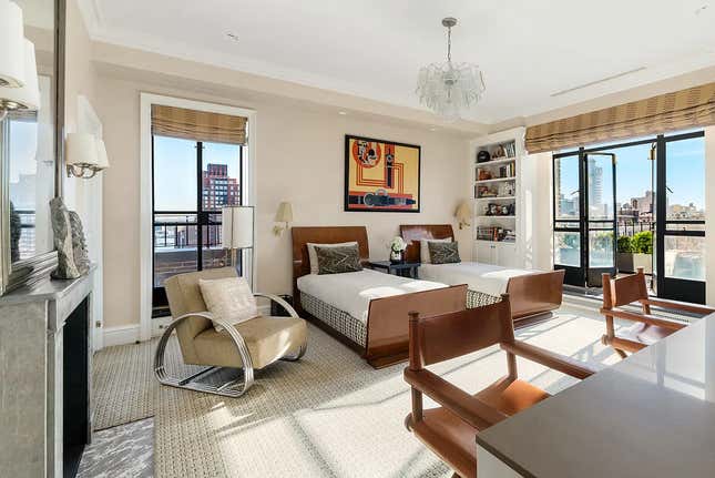 Bild für Artikel mit dem Titel Werfen Sie einen Blick in das 13 Millionen Dollar teure Penthouse von Scarlett Johansson und Colin Jost