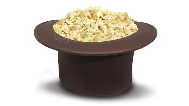Un chapeau qui ressemble à celui porté par Wonka dans le récent film, mais à l’envers pour contenir du pop-corn.