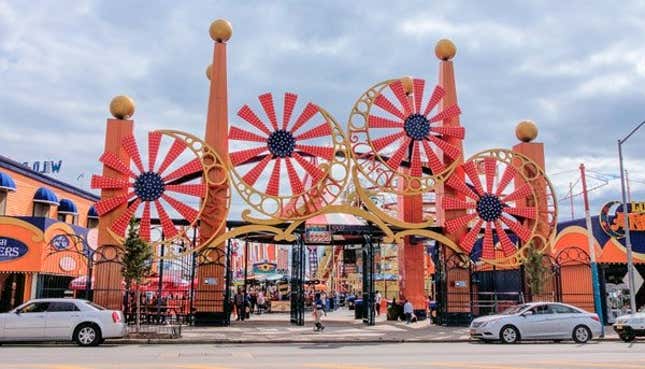 Image for article titled Grab the kids and the sunscreen — here&#39;s when 10 favorite theme parks will open
