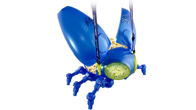 Un scarabée bleu, en plastique, d’apparence mécanique. On peut voir du pop-corn à l’intérieur grâce à ses yeux transparents.